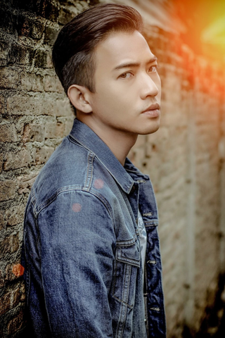 STYLISH HAIRSTYLES FOR GUYS THIS HOLIDAY SEASON